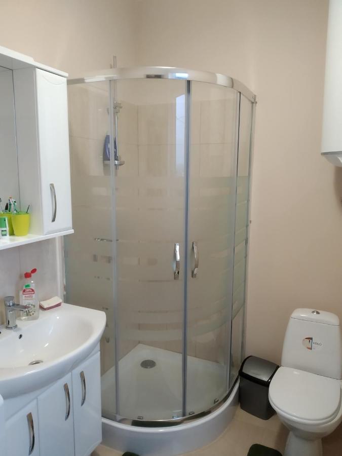 Квартира В Районі Автовокзалу Поряд Обллікарня Rivne Extérieur photo