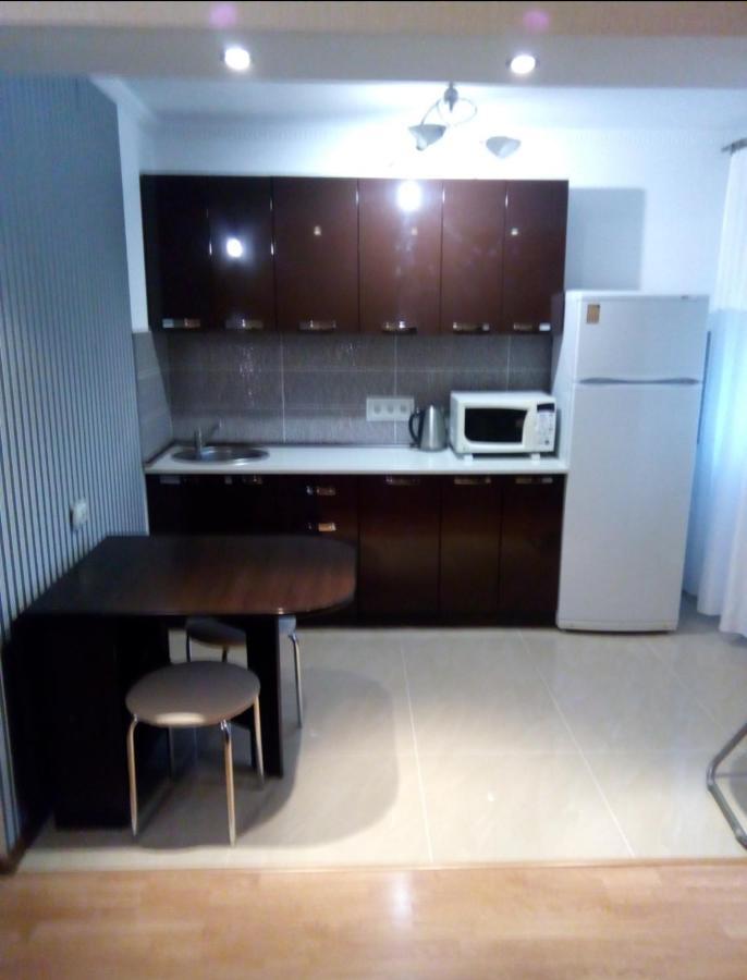 Квартира В Районі Автовокзалу Поряд Обллікарня Rivne Extérieur photo